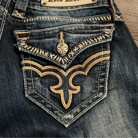 Rock Revival Elma Straight Jean
Dark Wash with contrast stitching
Size 26 - Picture 12 of 15